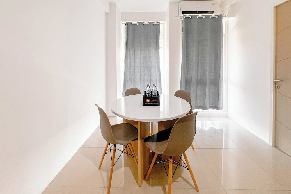 Hotel · Spacious And Restfull 3Br At Bale Hinggil Apartment, Surabaya