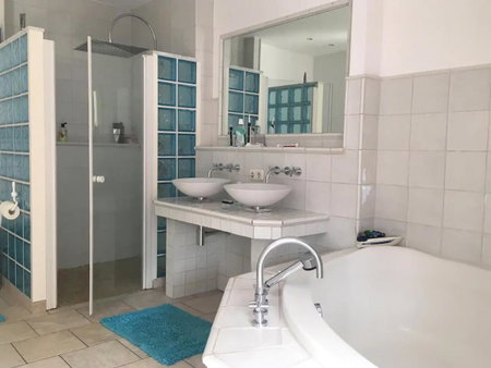 Schönste Lage am Rhein in unmittelbarer Stadtnähe, B & B, Cologne, Germany