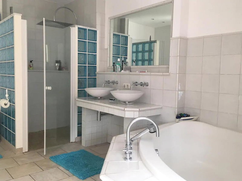 Schönste Lage am Rhein in unmittelbarer Stadtnähe, B & B, Cologne, Germany