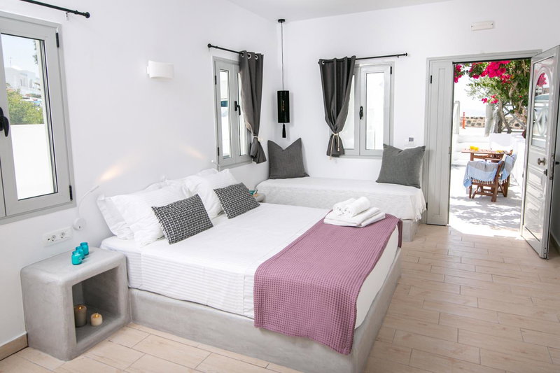 Sensia Luxury Apartment with Hot tub, Oia, Greece