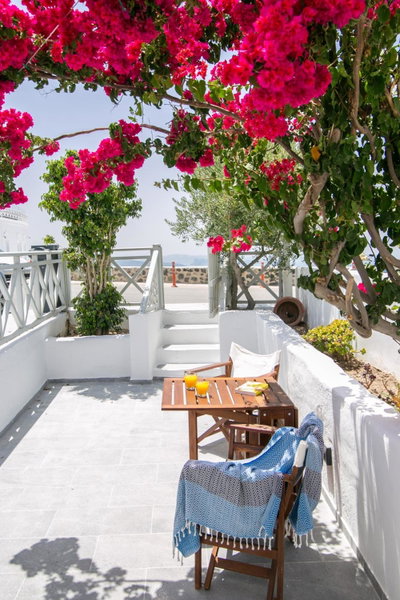 Sensia Luxury Apartment with Hot tub, Oia, Greece