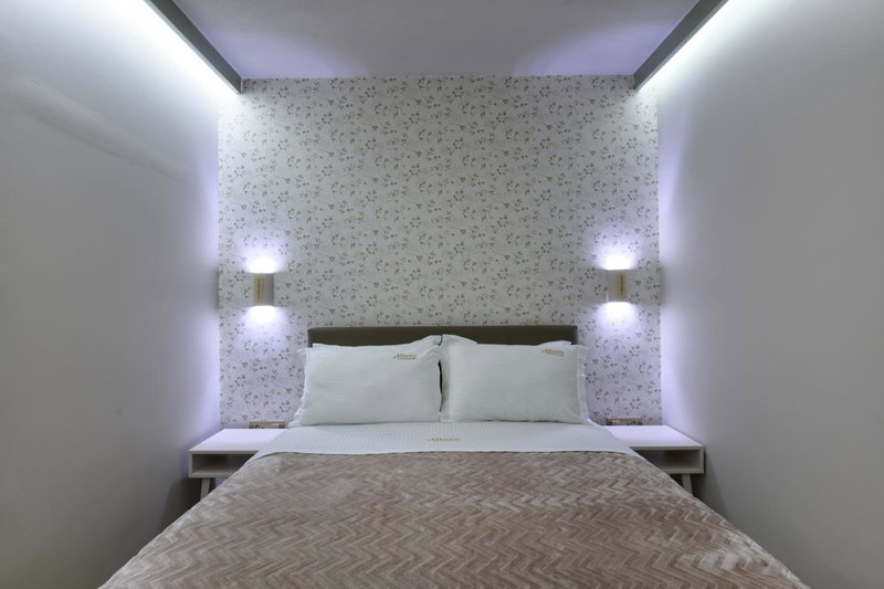 Álbero Hotel, Perama, Greece