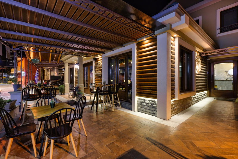 Álbero Hotel, Perama, Greece