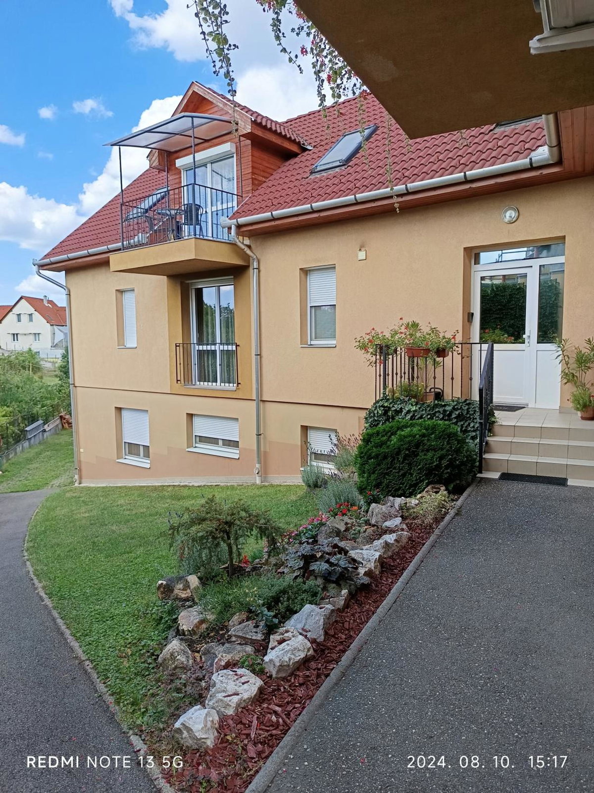 Zita Apartman, Hungary