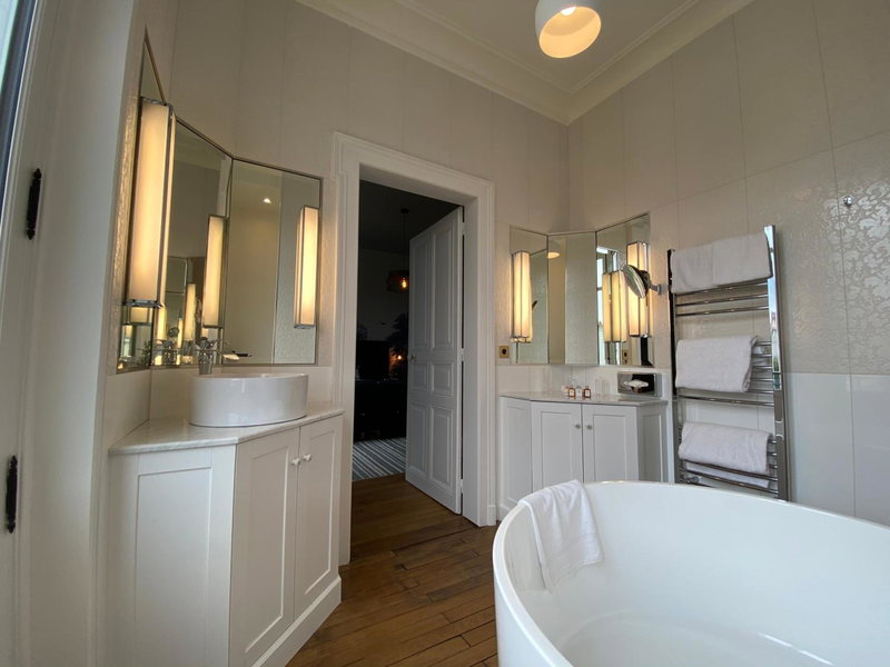 Maison Blanche Chartres - Maison d'hôtes 5 étoiles, Chartres, France
