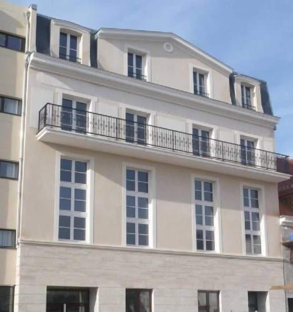 Résidence d'Artagnan, France