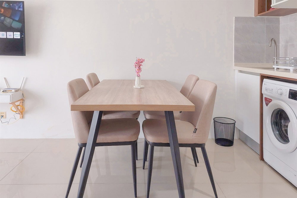 Hotel · Comfortable And Homey 1Br Tamansari Bintaro Mansion Apartment, South Tangerang
