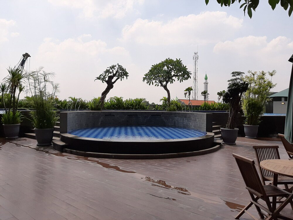 Hotel · Simply Look Studio At Parkland Avenue Apartment, South Tangerang