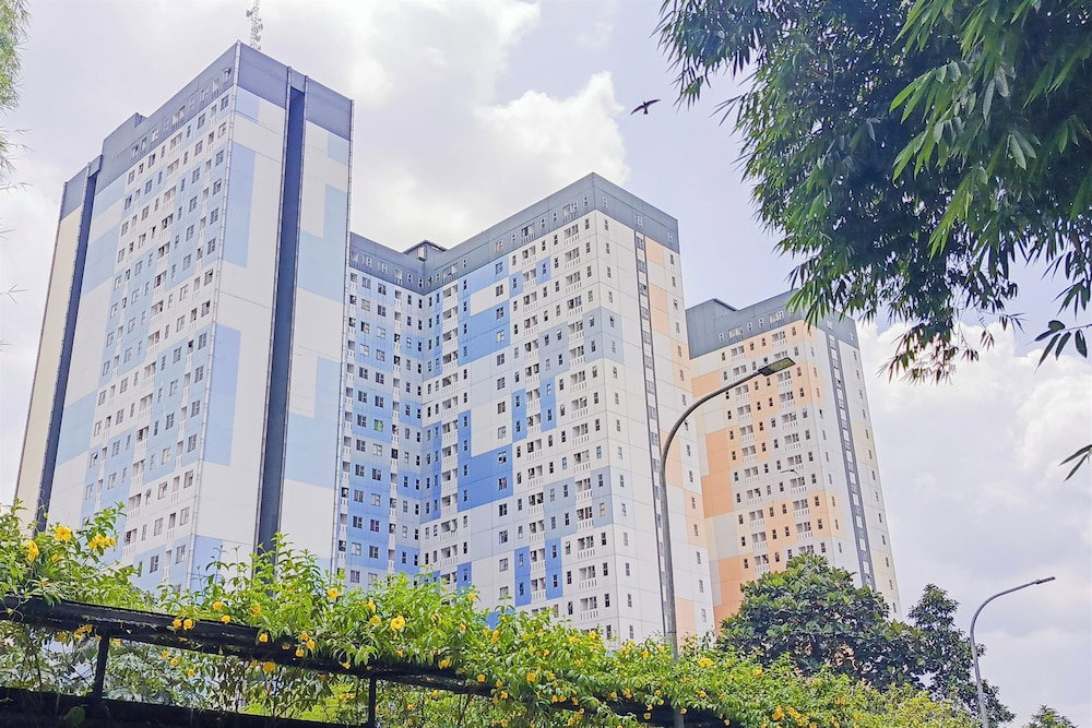 Hotel · Well Furnished With Cozy Designed Studio Urbantown Serpong Apartment, South Tangerang