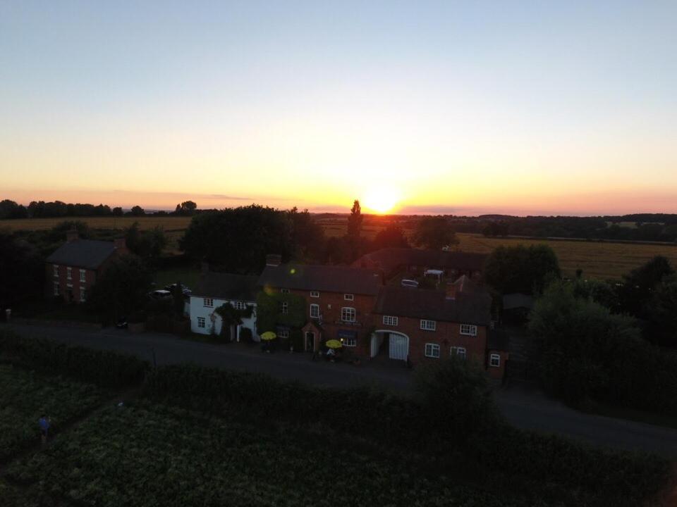 Hotel · The Royal Arms Hotel Room Only, Sutton Cheney