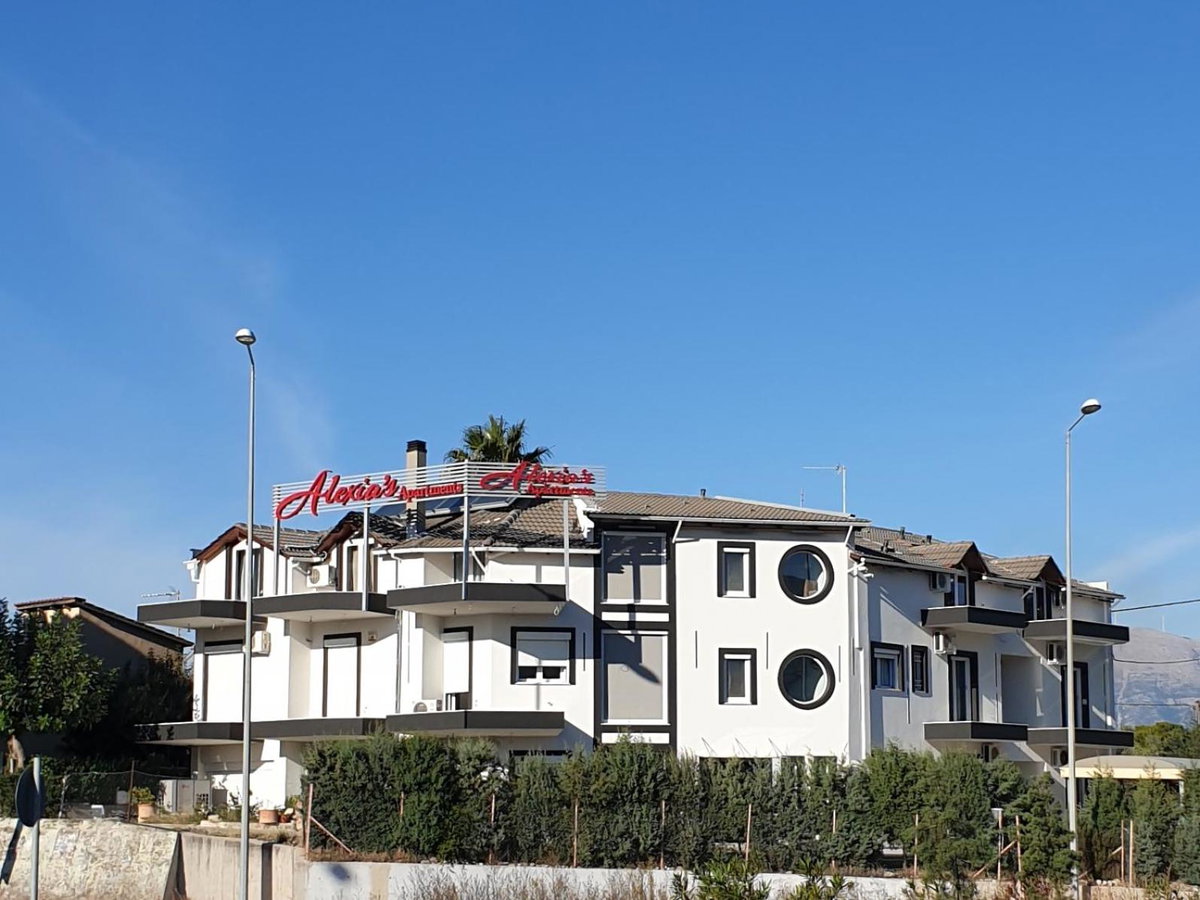 Hotel · Alexia's Apartments, Rio