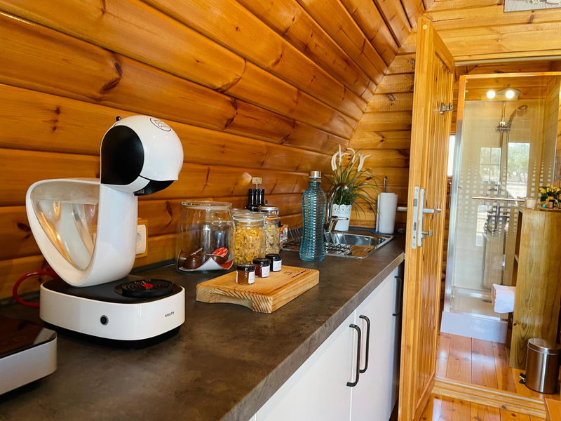Glamping Turquesa, feel and relax in a wood house, Corredoura, Portugal