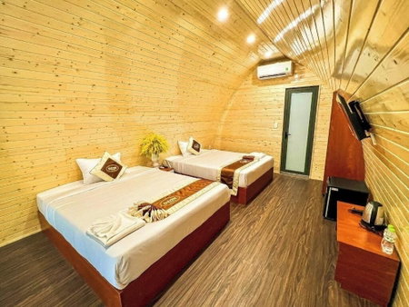 Ozon Hotel, Nam Can, Vietnam