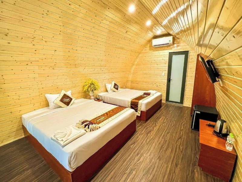Ozon Hotel, Nam Can, Vietnam