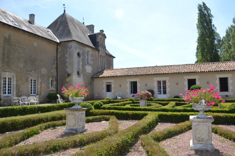 LOGIS du Château du Bois Doucet, Bignoux, France