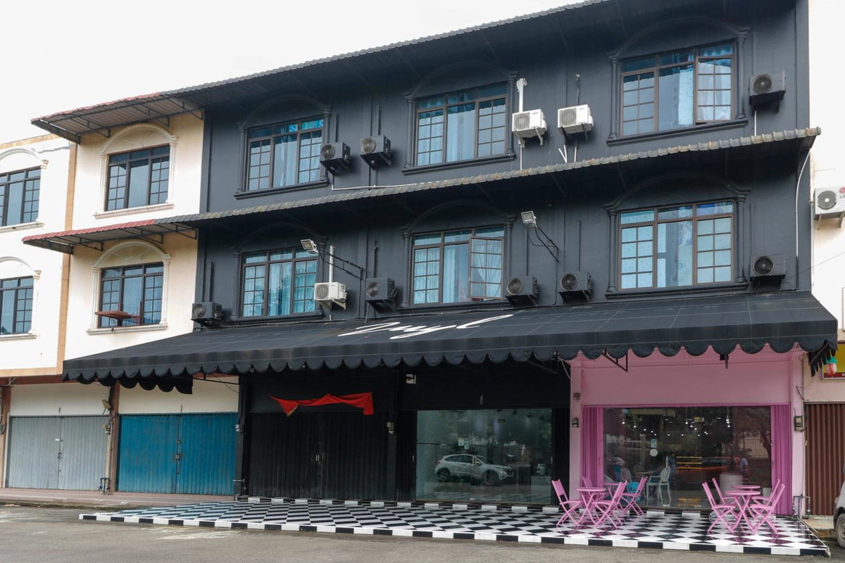 RedDoorz Plus near Batam City Square, Indonesia