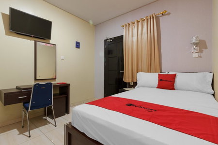RedDoorz Plus near Pantai Malalayang Manado, Manado, Indonesia