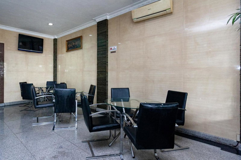 RedDoorz Premium at Hotel Ratu Residence, Paalmerah, Indonesia