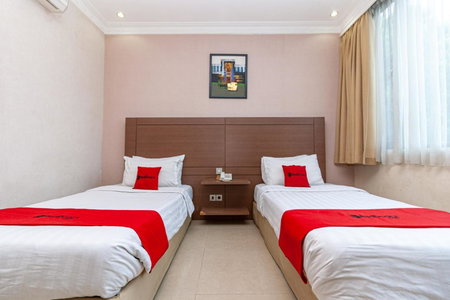 RedDoorz Premium at Hotel Ratu Residence, Paalmerah, Indonesia