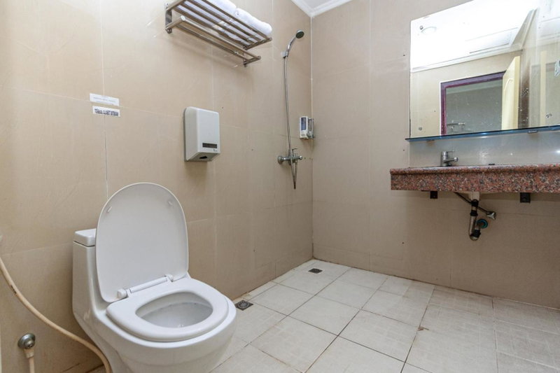 RedDoorz Premium at Hotel Ratu Residence, Paalmerah, Indonesia