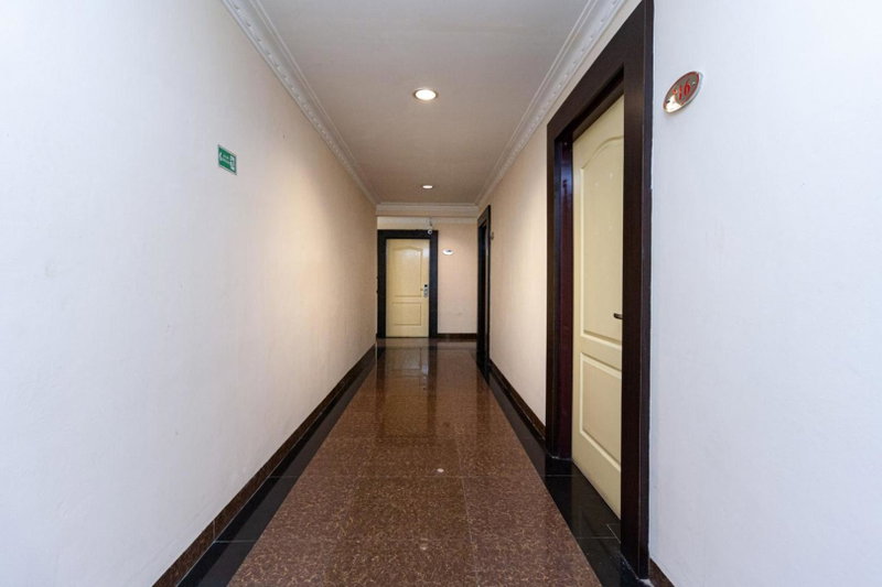 RedDoorz Premium at Hotel Ratu Residence, Paalmerah, Indonesia