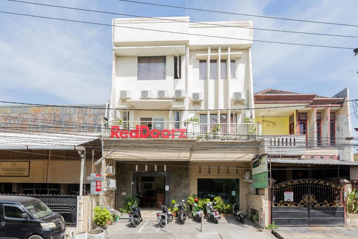 Hotel · RedDoorz @ Raya Ngagel 2, Surabaya