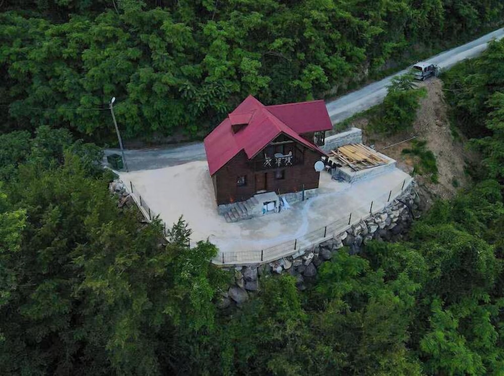 Hotel · Diamond Tree House, Maçka