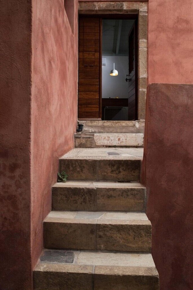 Kalnterimi Suites, Greece