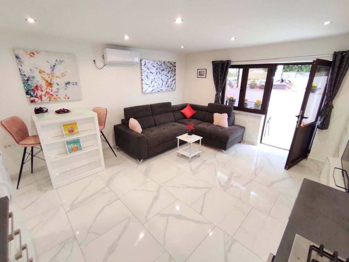Apartman Dino with heated pool, Croatia