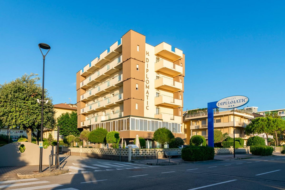 Diplomatic, Italy