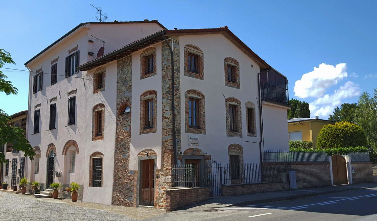 Tangohotel, Italy