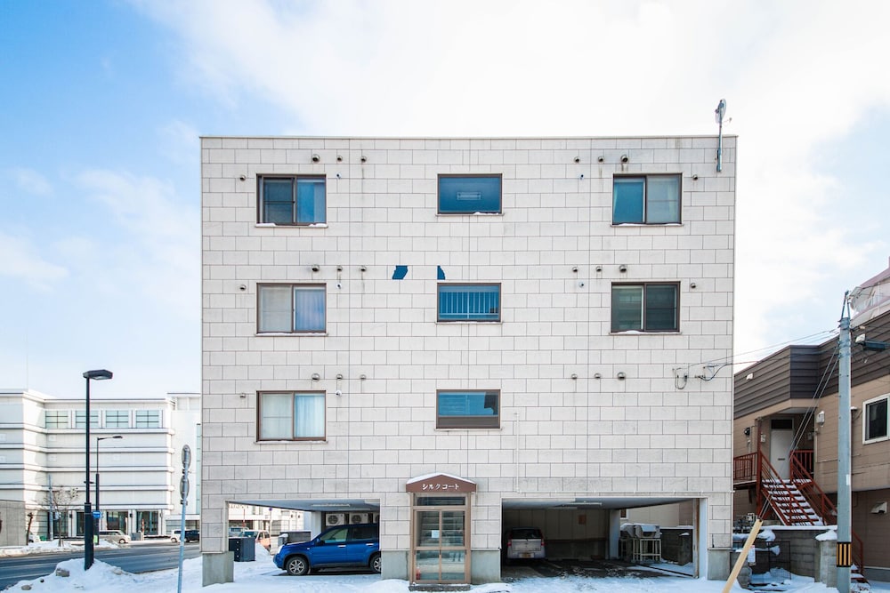 Silk Court 202, Japan