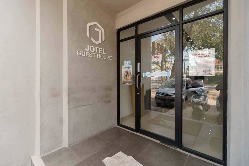 RedDoorz at Jotel Guest House Medan, Pulauberayan, Indonesia