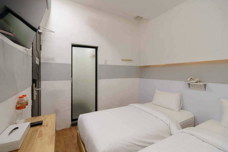 RedDoorz at Jotel Guest House Medan, Pulauberayan, Indonesia