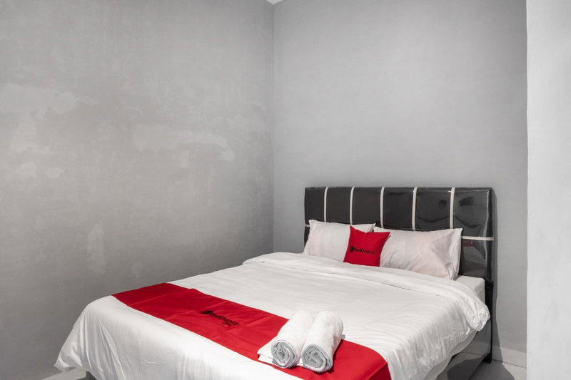 RedDoorz near Manhattan Square Medan, Pulauberayan, Indonesia