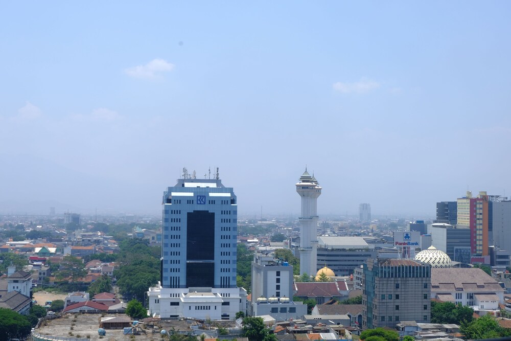 Hotel · Modern Look 3Br At Apartment Braga City Walk, Bandung