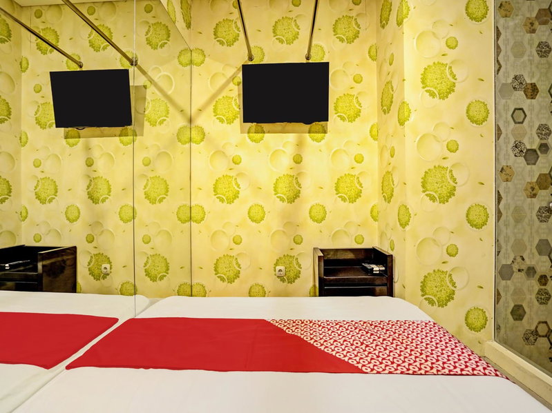 Super OYO Capital O 92633 Spring Hotel Gubeng, Surabaya, Indonesia