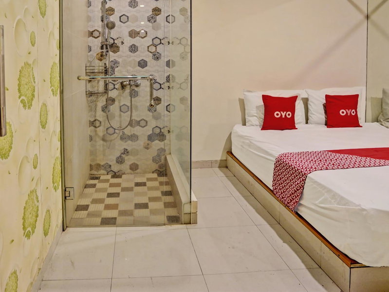 Super OYO Capital O 92633 Spring Hotel Gubeng, Surabaya, Indonesia