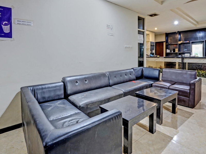 Super OYO Capital O 92633 Spring Hotel Gubeng, Surabaya, Indonesia