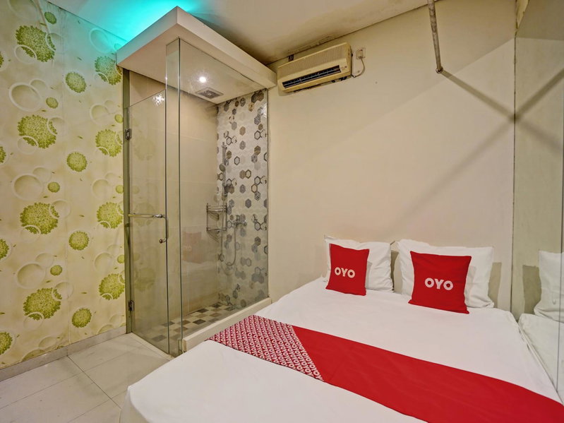 Super OYO Capital O 92633 Spring Hotel Gubeng, Surabaya, Indonesia