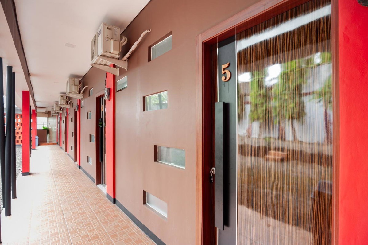 Urbanview Hotel Amarilis Sentul Bogor by RedDoorz, Indonesia