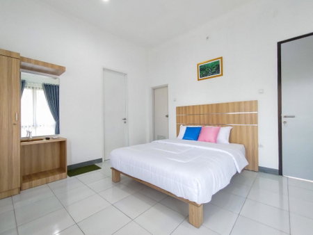 RedDoorz at Batutulis Bogor Villa Papatong by M, Bogor, Indonesia