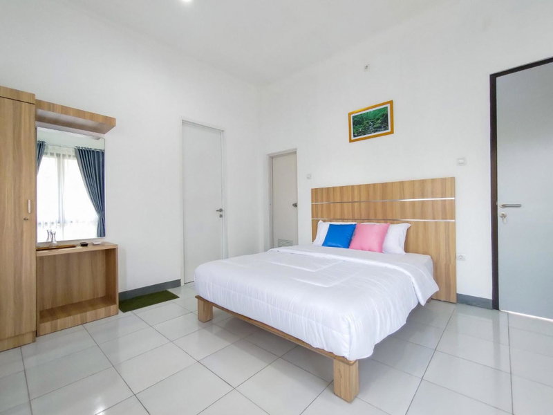 RedDoorz at Batutulis Bogor Villa Papatong by M, Bogor, Indonesia