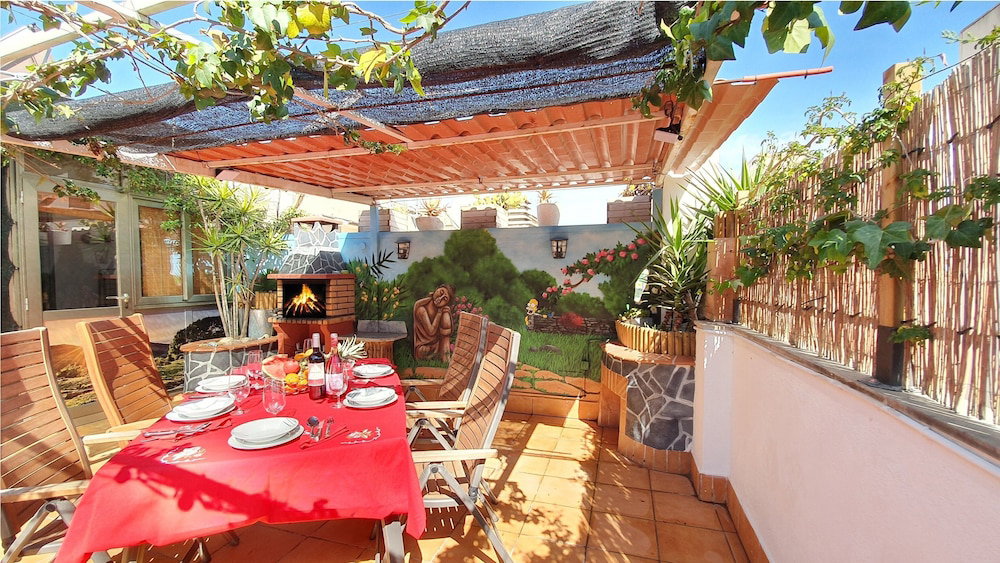 Attic Terrace BBQ, Airport-Barcelona, cerca Playas Castelldefels, Spain