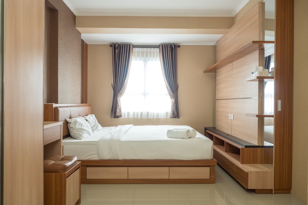 Hotel · 3BR with Sofa bed at Gateway Pasteur Apartment, Cimahi