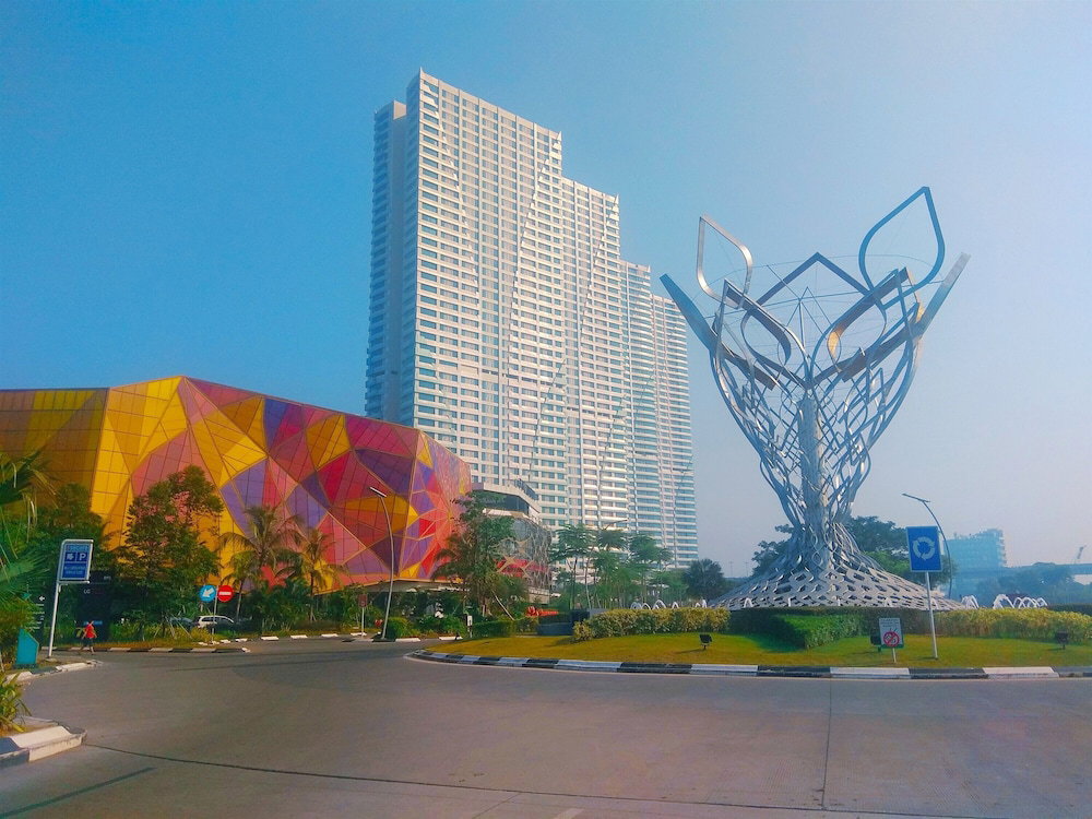 Hotel · Chic And Cozy 2Br Grand Kamala Lagoon Apartment, Bekasi