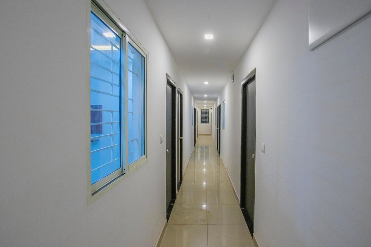 Hotel · Hotel O Varcity Phi Premium Pavilion ,Above HDFC Bank ,Near Anjaneya Temple Madiwala, Hosur Main r, Bangalore