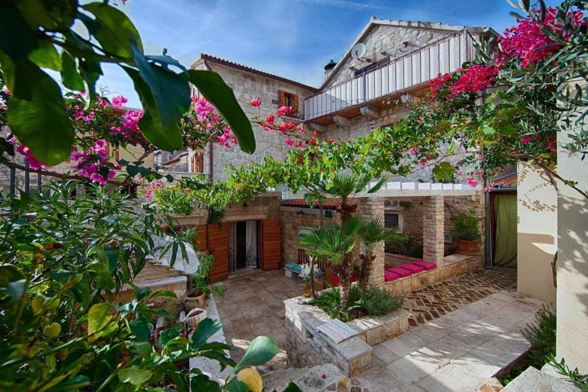 Villa Alma Komiza Island Vis, Croatia