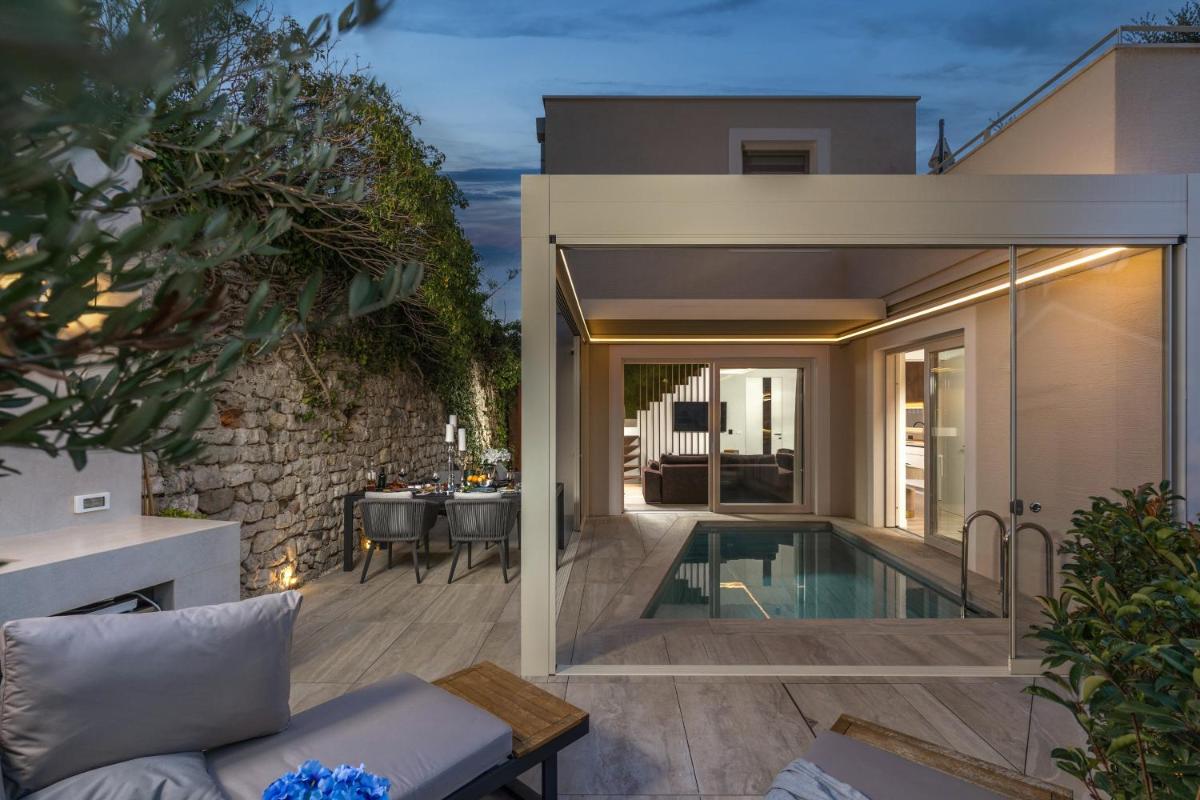 Villa Arca, sea view/sauna/open/closed/heated pool, Croatia