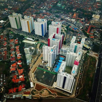 Apartment for rent in West Jakarta, Indonesia · Green Pramuka City Apartment · 1 room, 1 bath